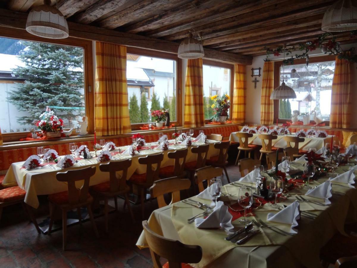 Pension Nina & Gasthof Alpenrose Gschnitz Exterior foto