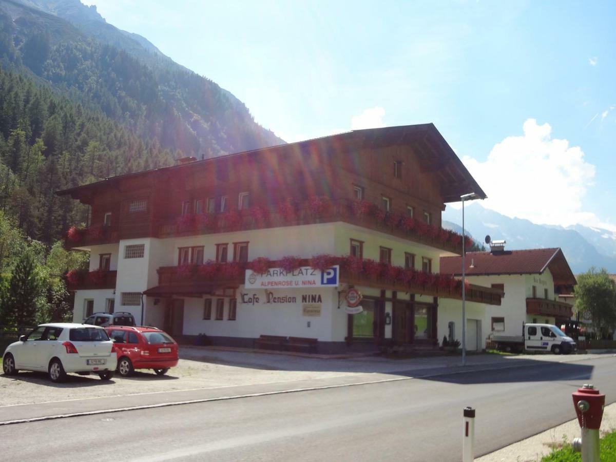 Pension Nina & Gasthof Alpenrose Gschnitz Exterior foto