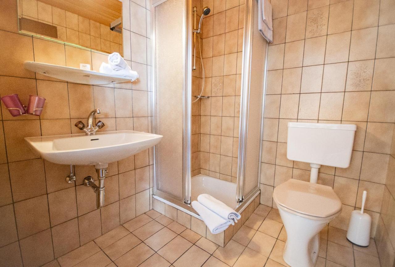 Pension Nina & Gasthof Alpenrose Gschnitz Exterior foto