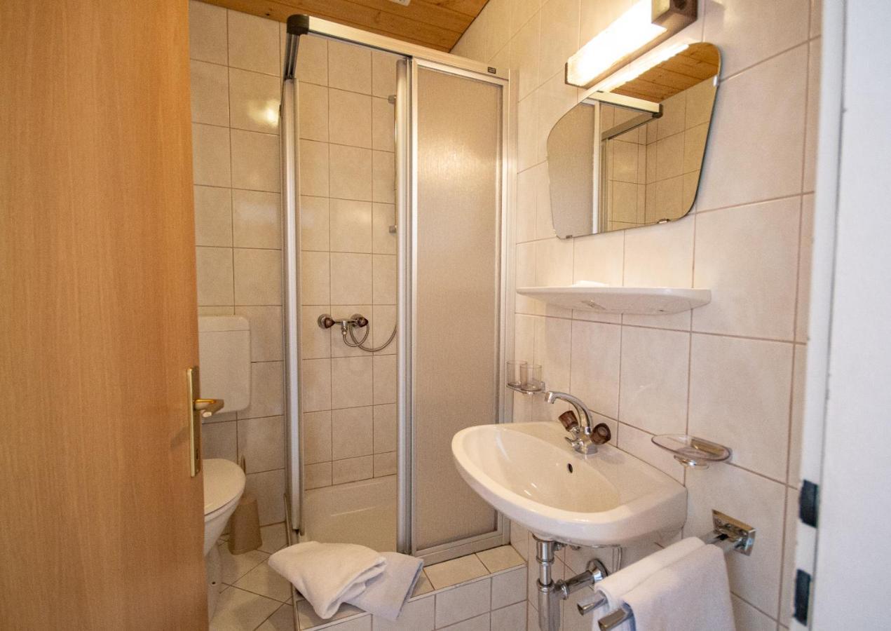 Pension Nina & Gasthof Alpenrose Gschnitz Exterior foto