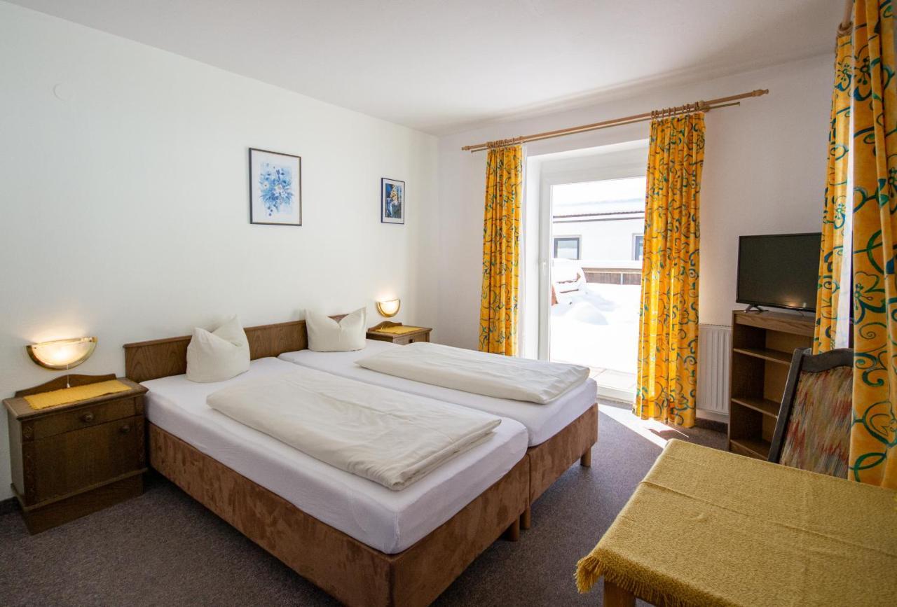 Pension Nina & Gasthof Alpenrose Gschnitz Exterior foto